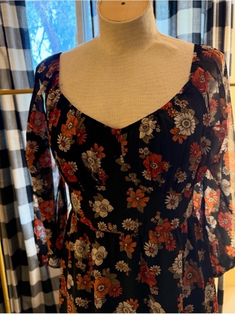 Hollister Chiffon Half Sleeve Midi Dress in Black Floral Print